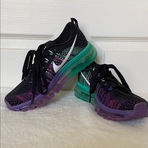 NWOT Sz 6.5 Women’s Nike Flyknit Air Max Sneakers